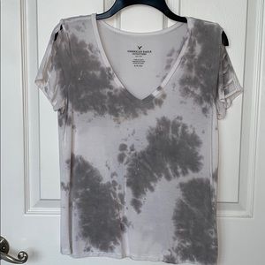 American Eagle V-neck